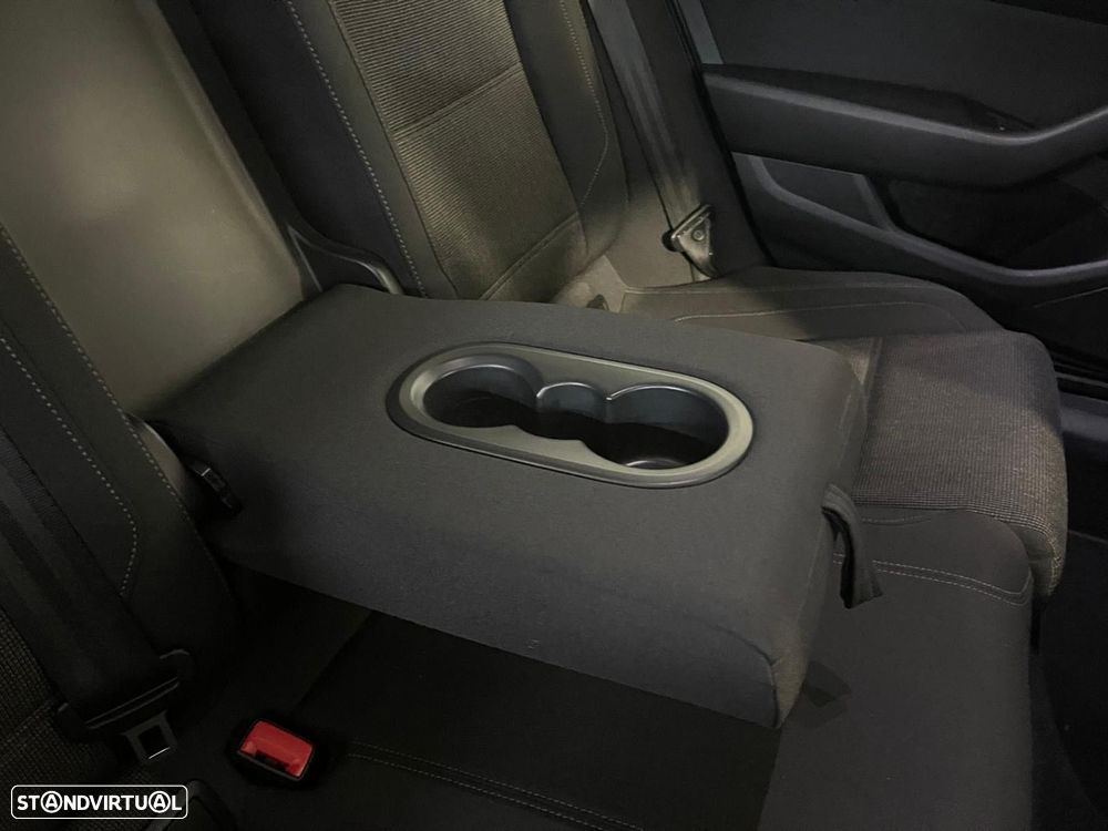 VW Passat Variant 2.0 TDi Elegance DSG - 16