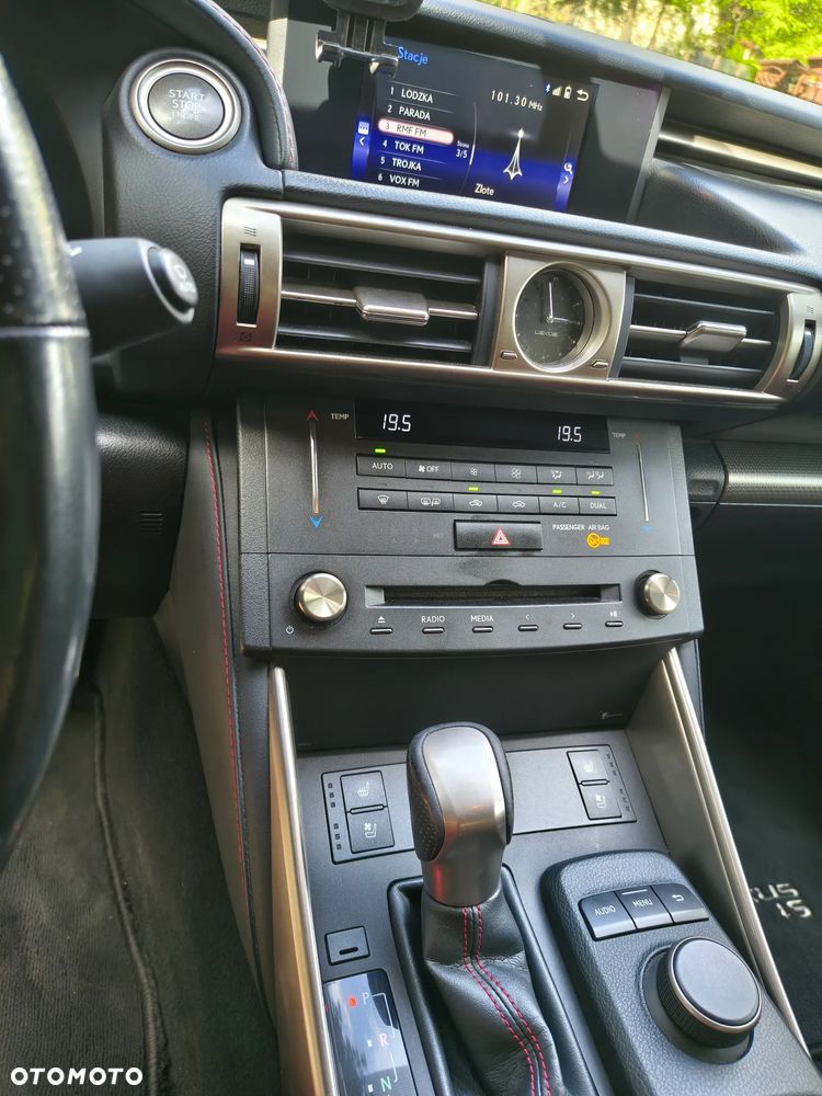 Lexus IS 200t F Sport - 9
