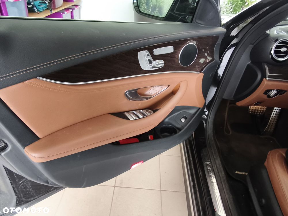 Mercedes-Benz Klasa E 300 de AMG - 5