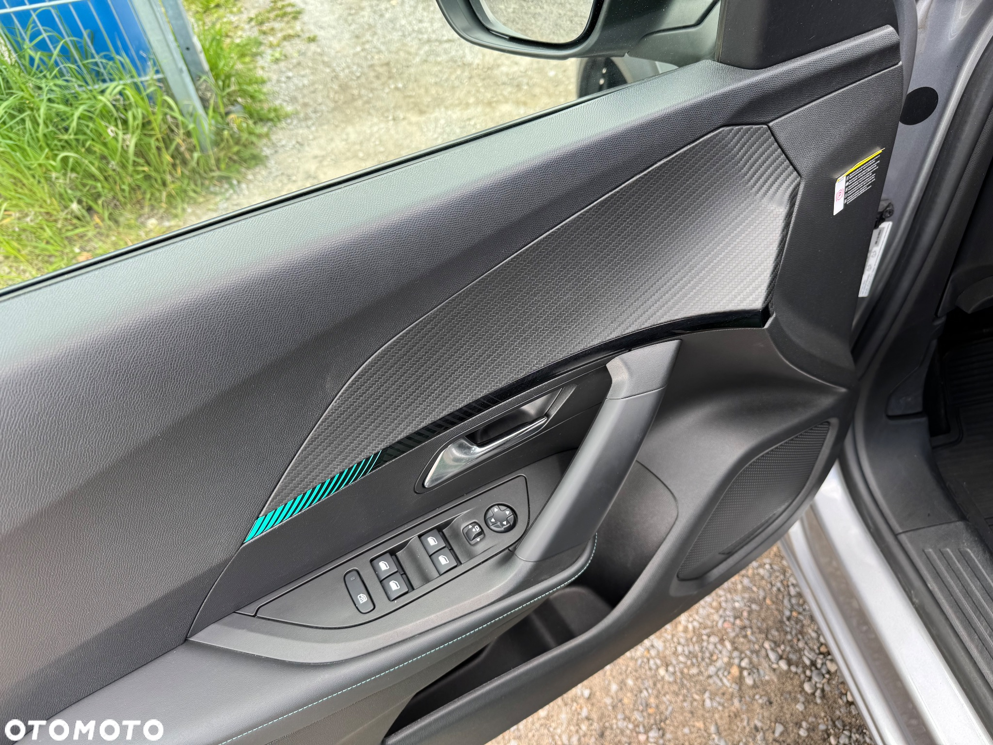 Peugeot 2008 e-2008 Allure - 11