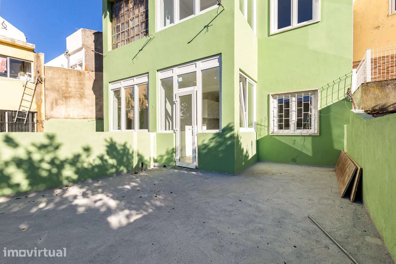 Apartamento T1 renovado com quintal em Alhos Vedros - Grande imagem: 2/11
