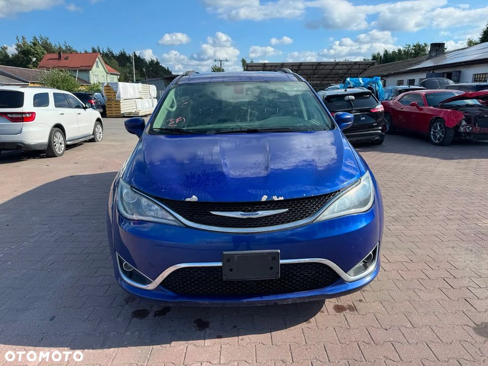Chrysler Pacifica - 2