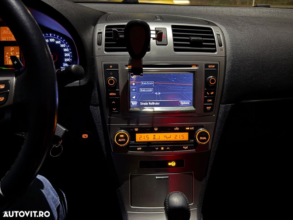 Toyota Avensis 1.8 Multidrive S Edition (2014) - 17