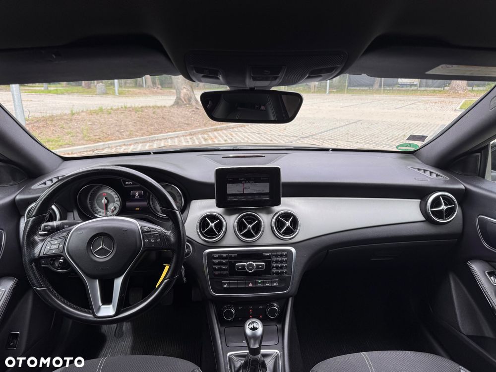 Mercedes-Benz CLA 200 AMG Line - 29