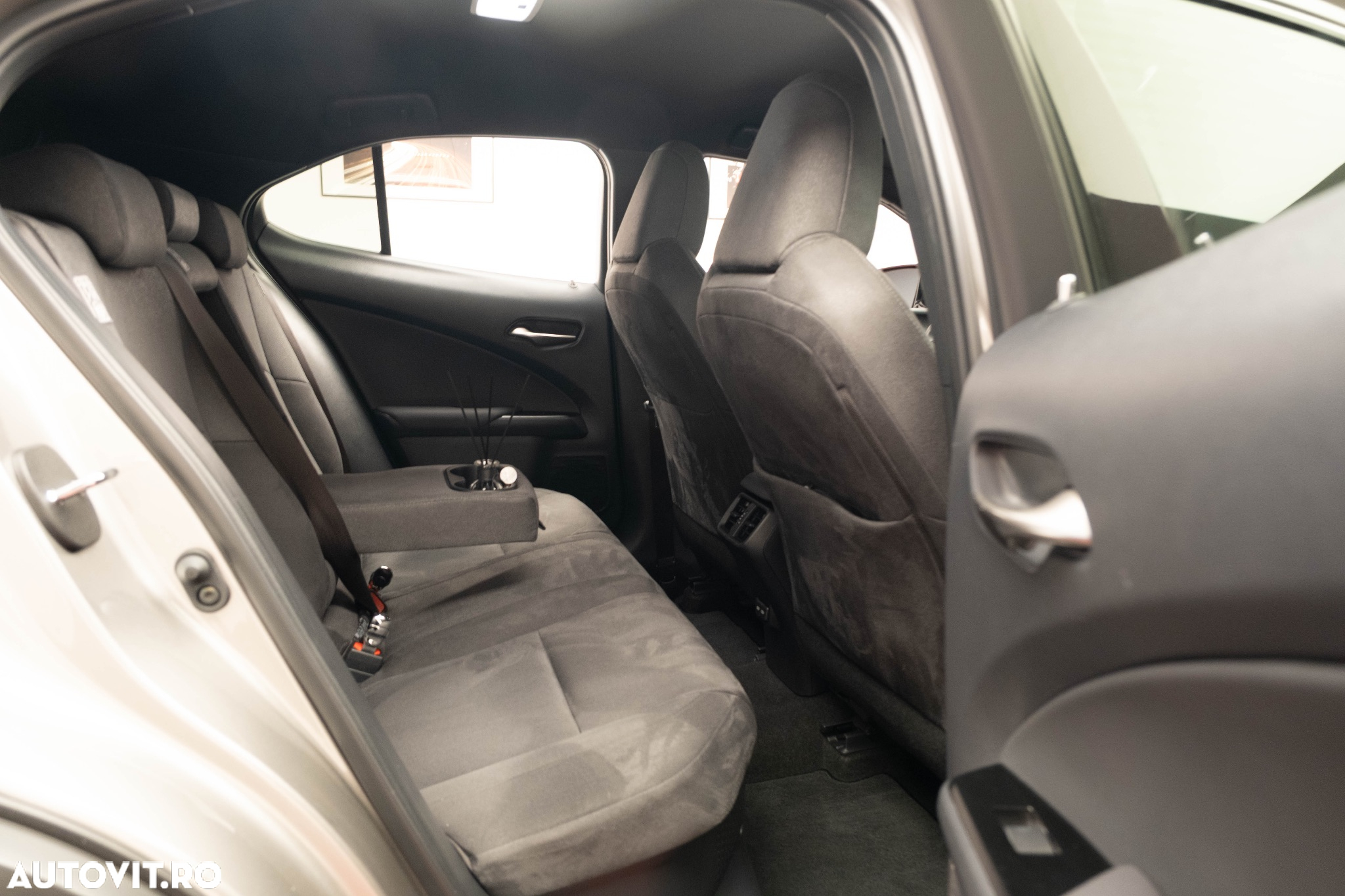 Lexus UX 250h FWD Executive - 30