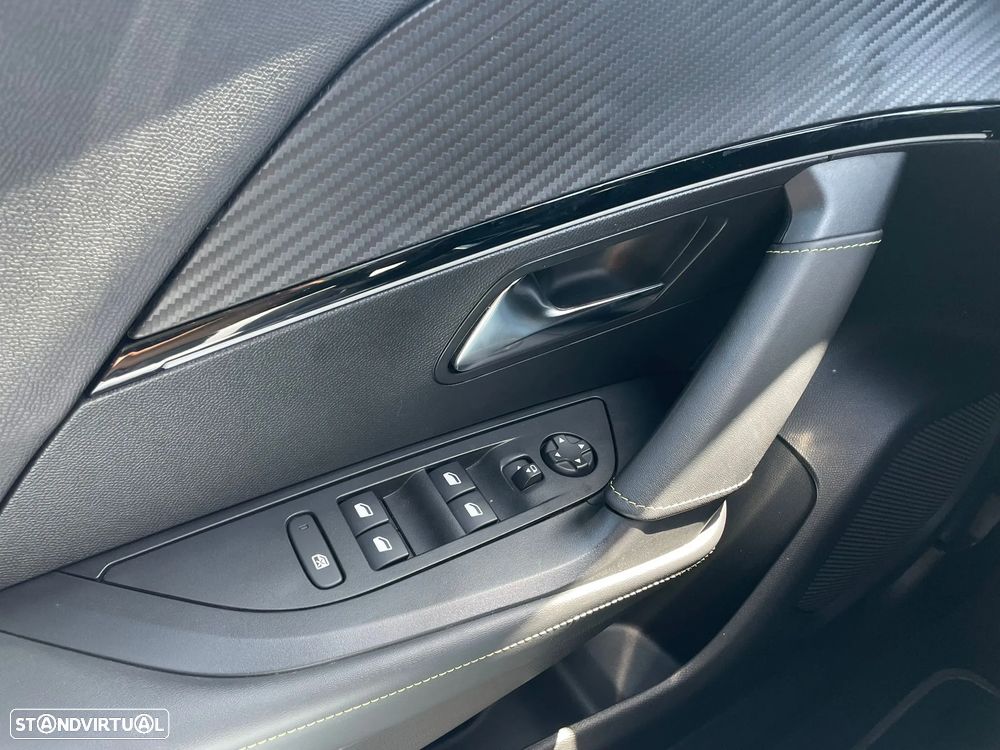 Peugeot 2008 1.2 PureTech GT Line EAT8 - 17