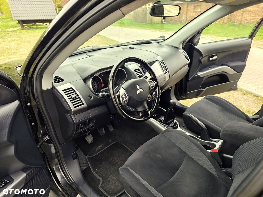 Mitsubishi Outlander 2.4 Intense - 24