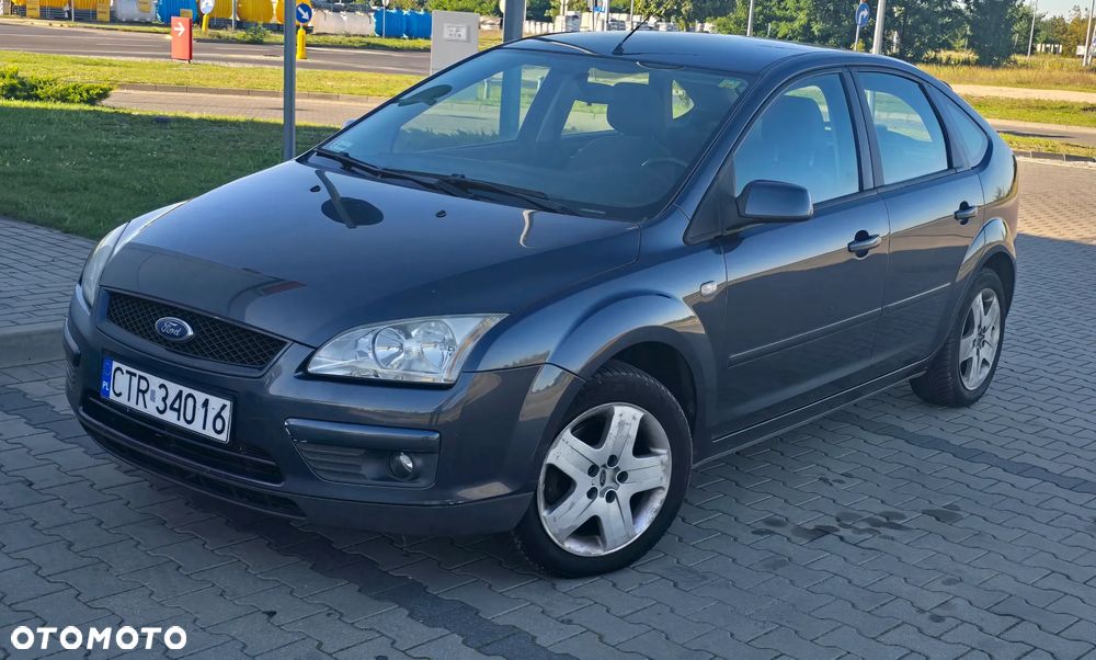 Ford Focus 1.6 16V Ambiente - 2