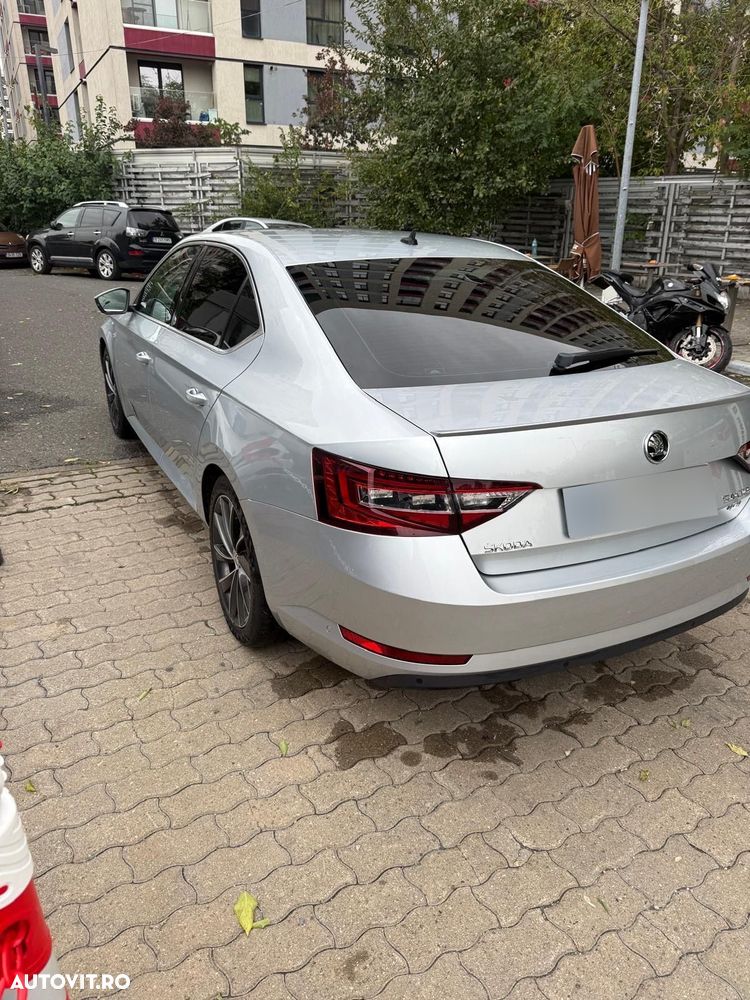 Skoda Superb 2.0 TDI DSG 4X4 Laurin & Klement - 4