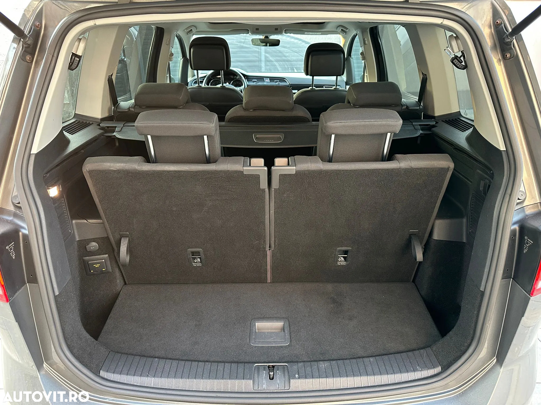 Volkswagen Touran 1.6 TDI SCR BlueMotion Technology Comfortline - 13