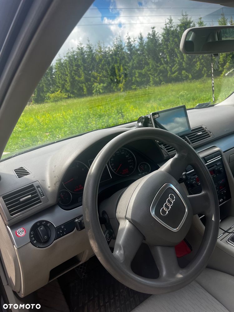Audi A4 Limousine - 10