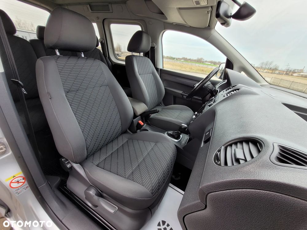 Volkswagen Caddy Highline DSG - 17