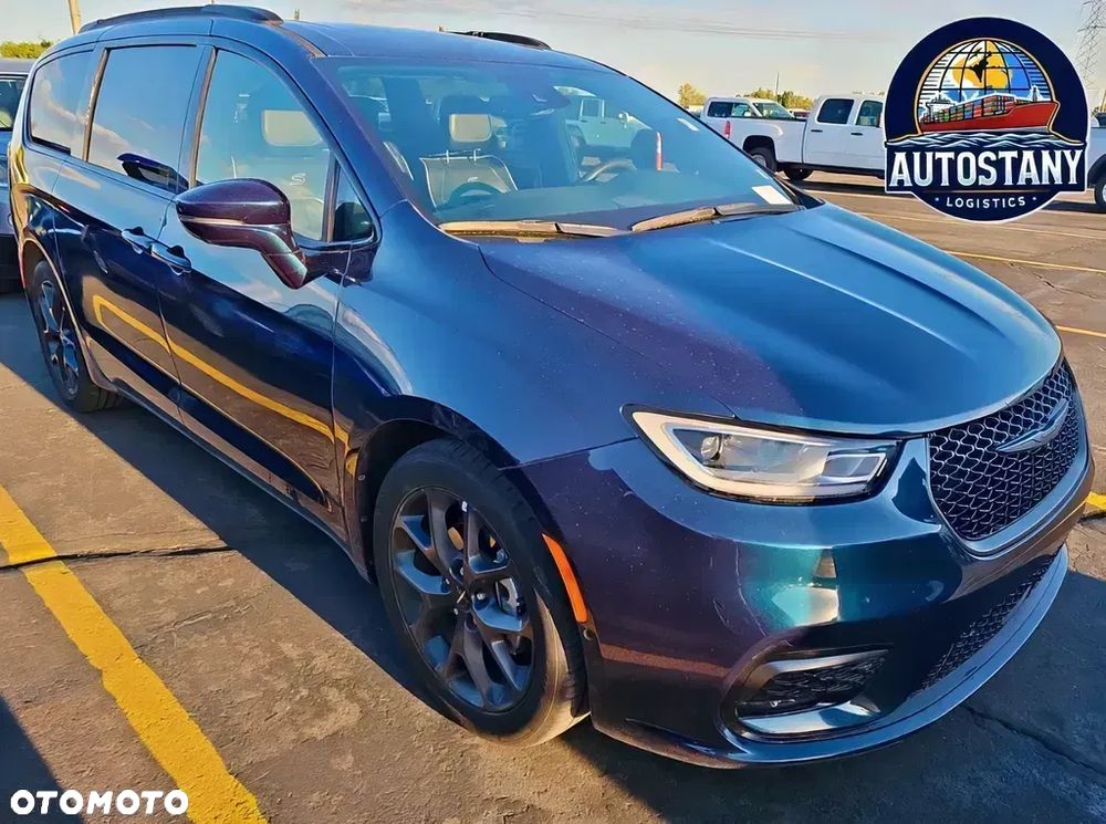 Chrysler Pacifica - 1