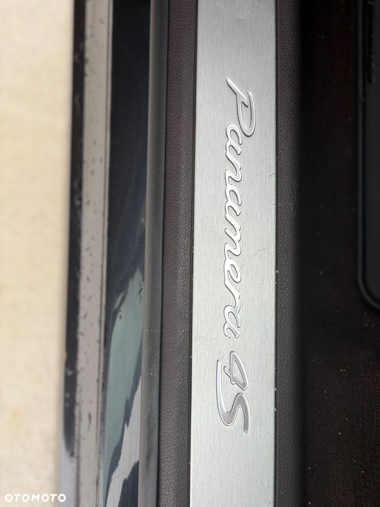 Porsche Panamera 4S PDK - 26