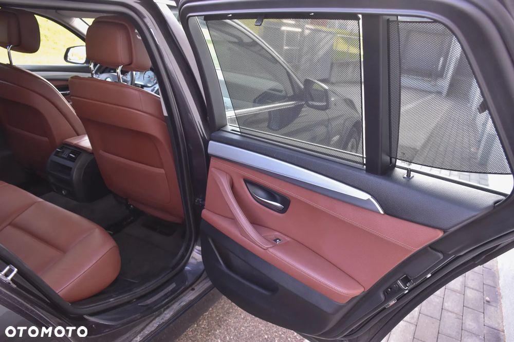 BMW Seria 5 525d Touring Sport-Aut Luxury Line - 31