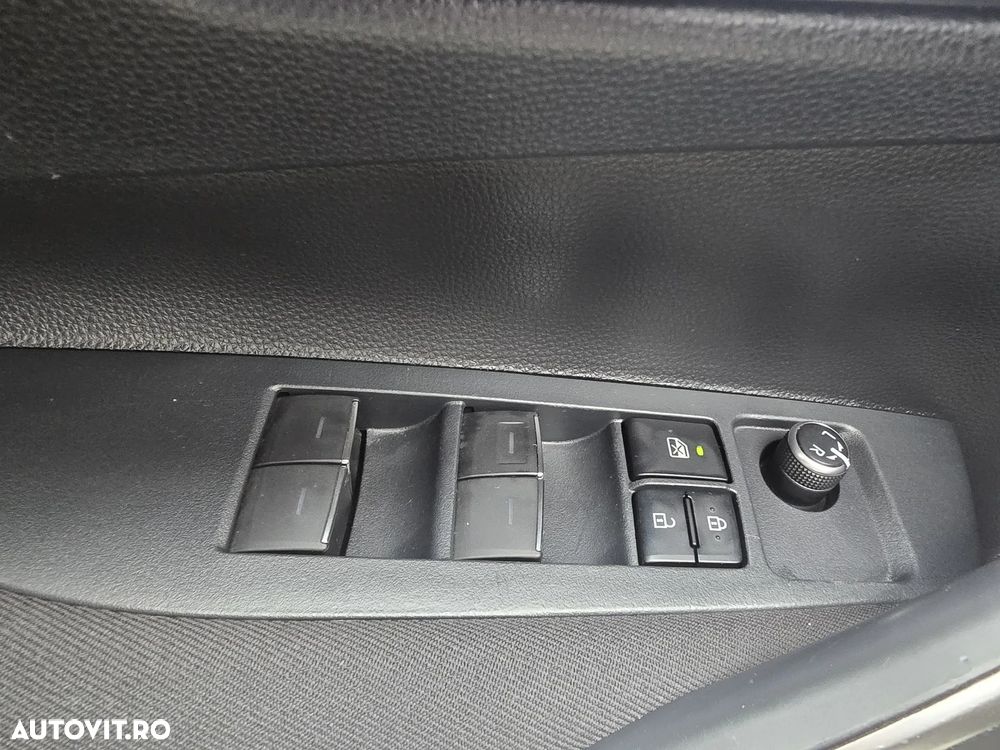 Toyota Corolla 1.8 HSD Business - 14