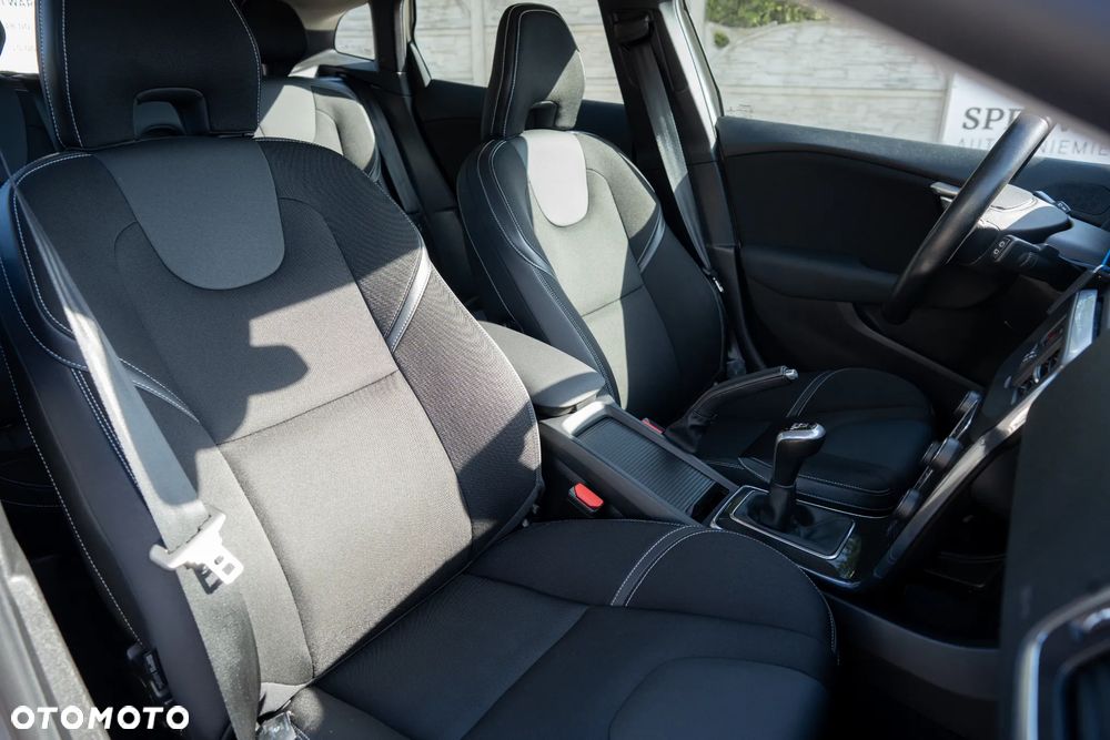 Volvo V40 T2 Drive-E Momentum - 22