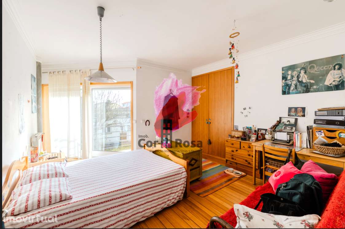 Casa Independente T4 + 2 com Piscina em Localização Privilegiada - Grande imagem: 2/32