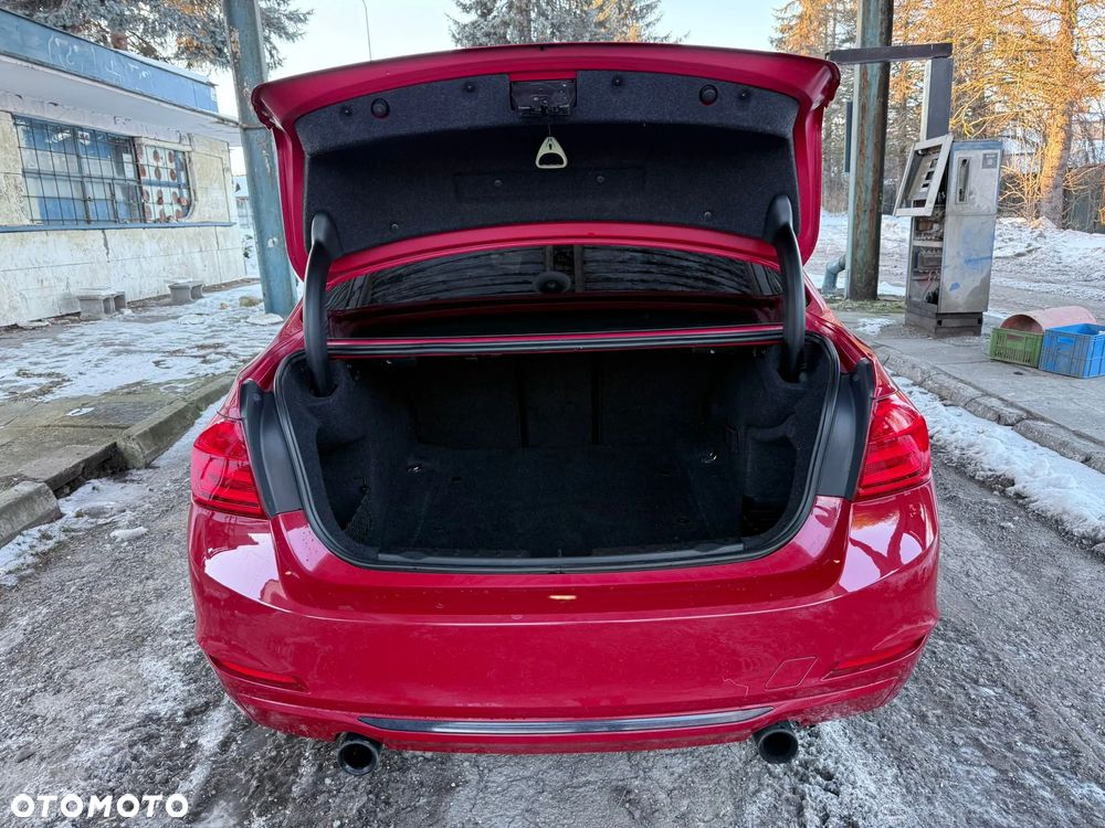 BMW Seria 3 335i Sport Line - 18