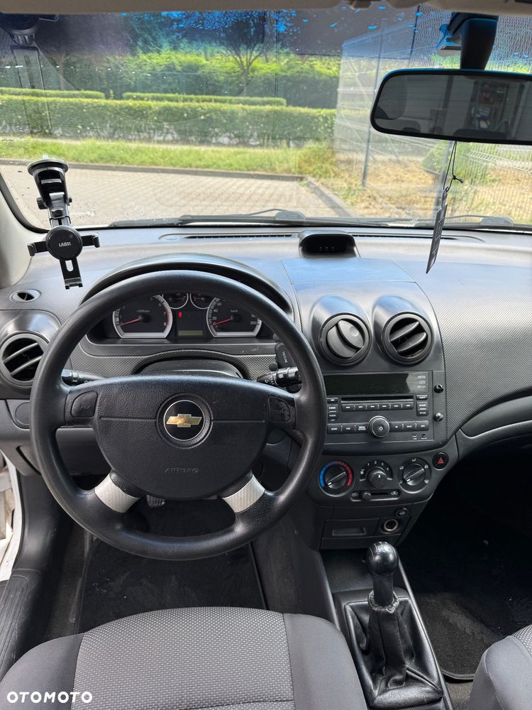 Chevrolet Aveo - 9