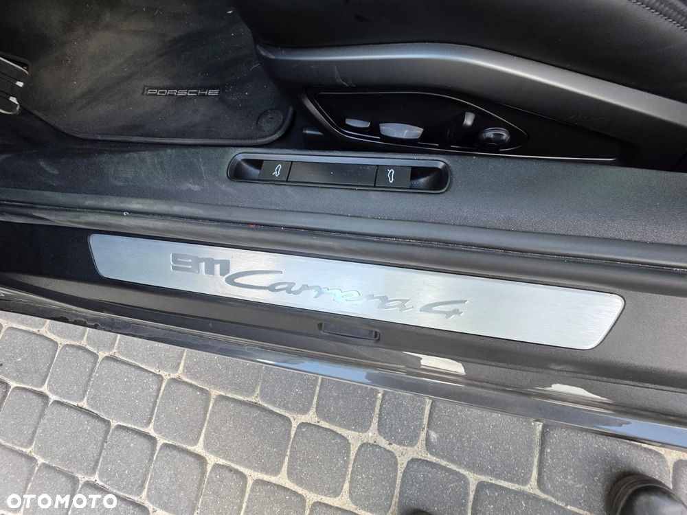 Porsche 911 Carrera 4 PDK - 9