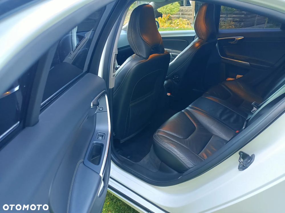 Volvo S60 D4 R-Design - 9