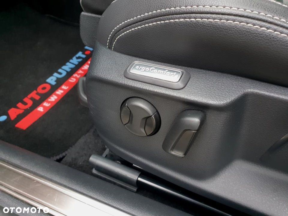 Volkswagen Passat - 12