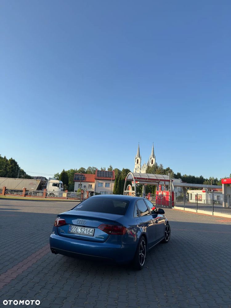 Audi A4 Limousine - 3