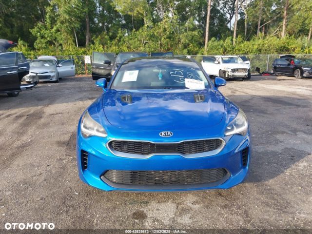 Kia Stinger - 8