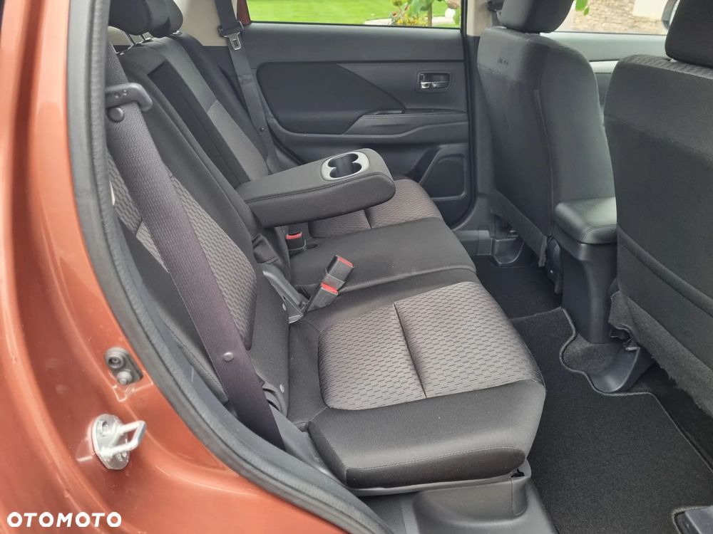 Mitsubishi Outlander - 19