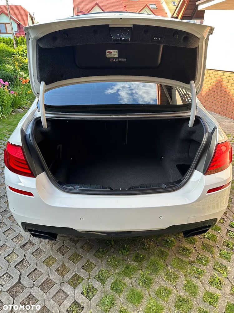 BMW Seria 5 550i xDrive Sport-Aut - 11