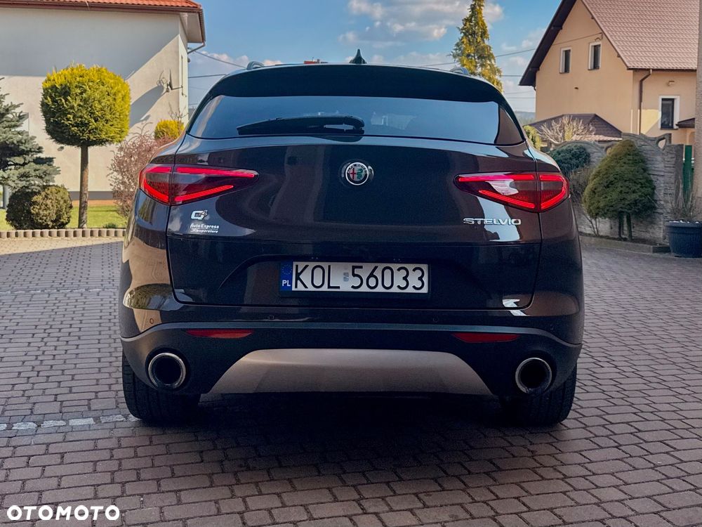 Alfa Romeo Stelvio 2.0 Turbo 16V AT8-Q4 Ti - 7