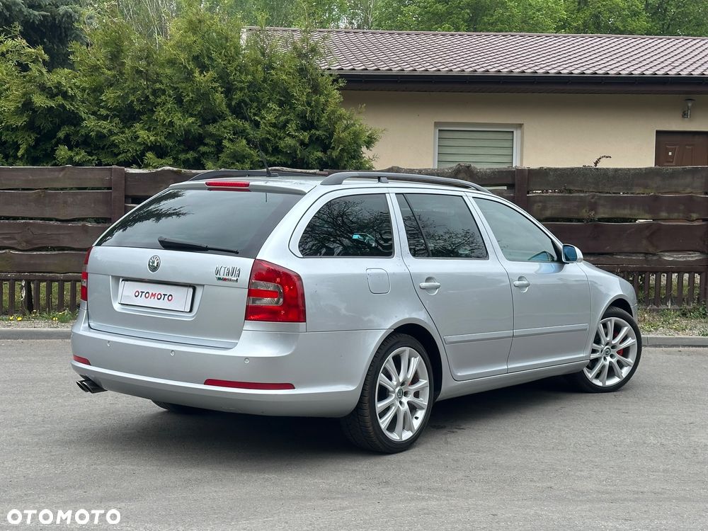 Skoda Octavia 2.0 TDI CR DPF RS - 16