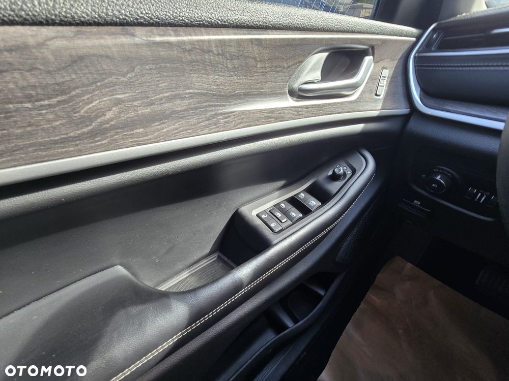 Jeep Grand Cherokee - 22