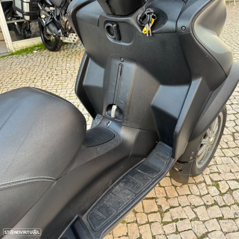 Piaggio MP3 250 - 22