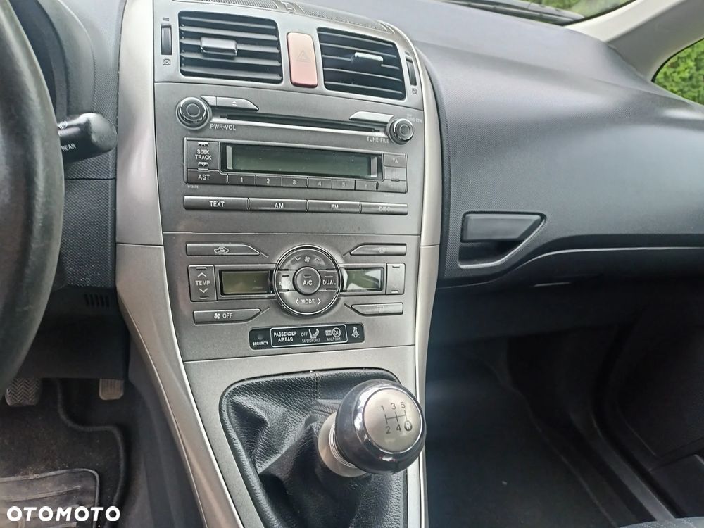Toyota Auris 1.6 VVT-i Executive - 15