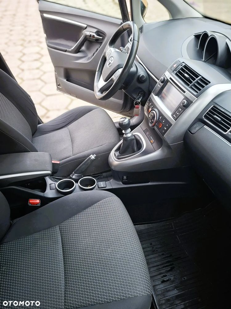 Toyota Verso 1.8 Premium 7os - 9