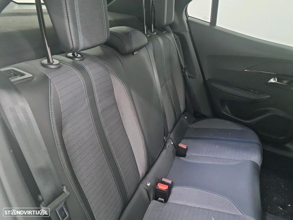 Peugeot e-2008 Allure - 8