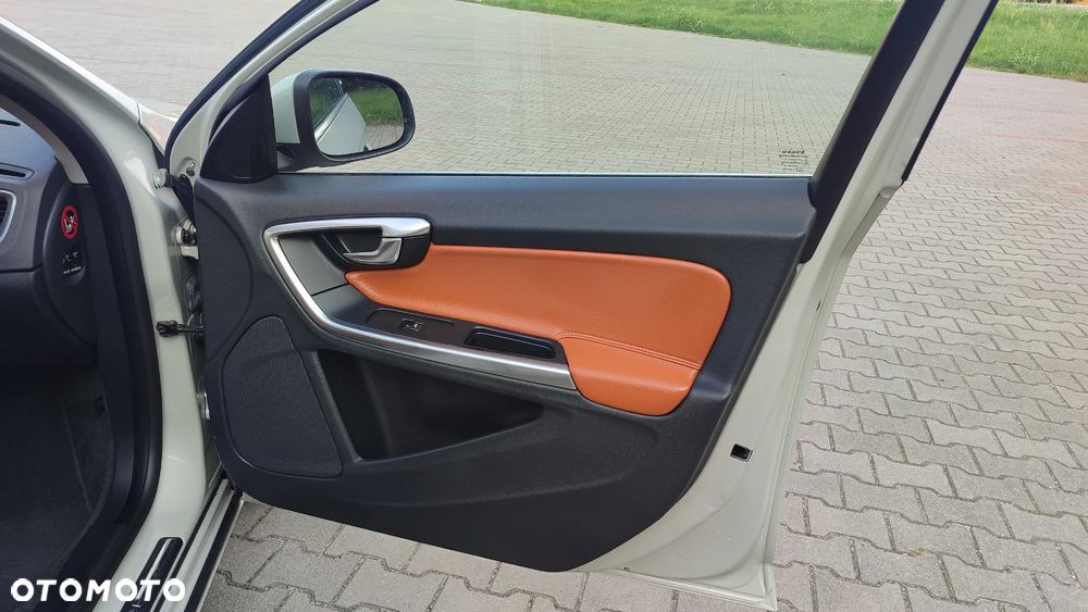 Volvo S60 D3 Geartronic Summum - 34