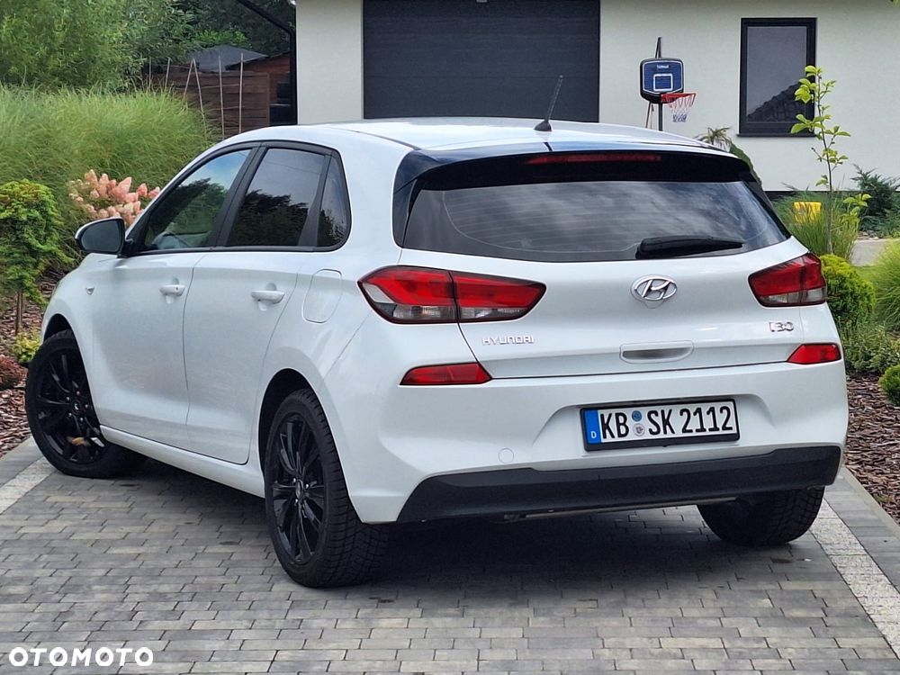 Hyundai i30 1.4 Family - 12