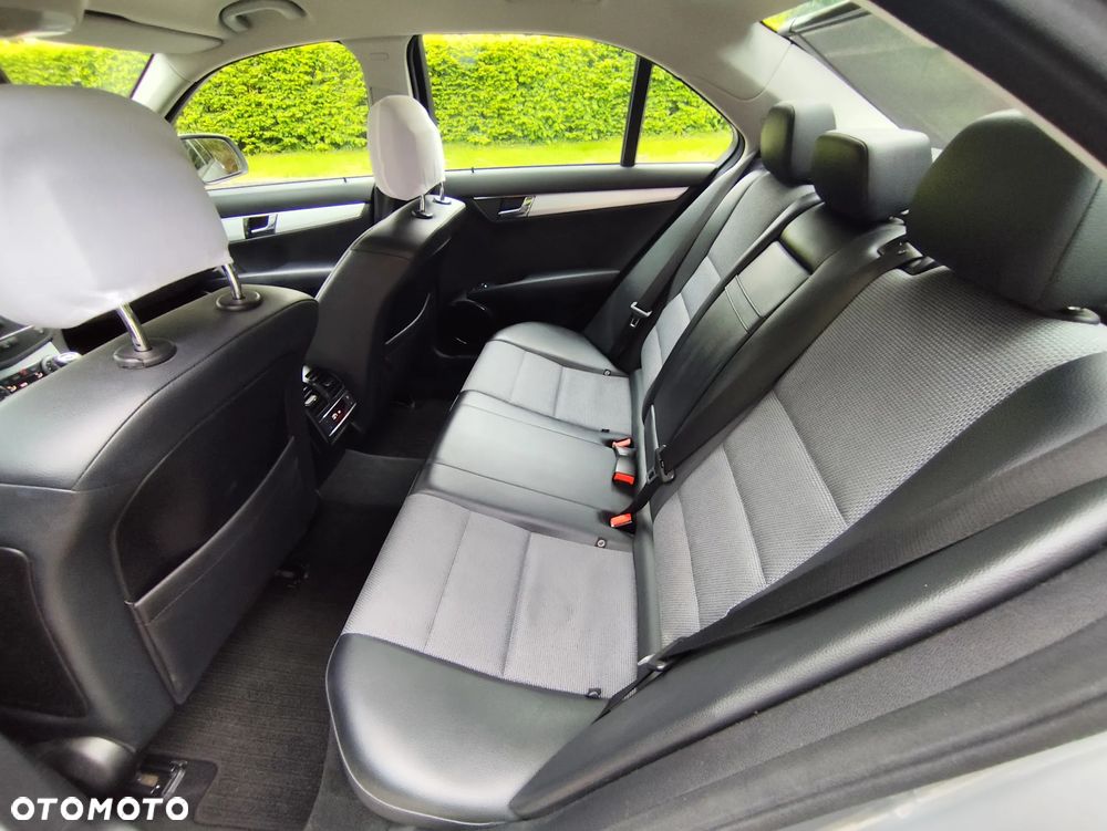Mercedes-Benz Klasa C 180 BlueEFFICIENCY Avantgarde - 24