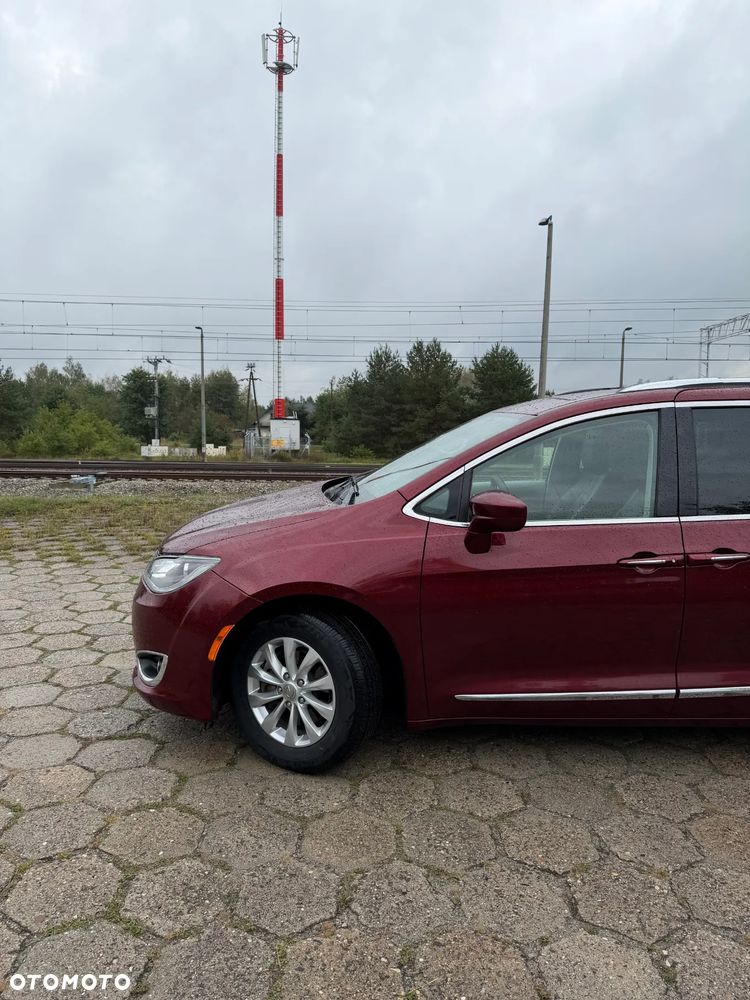 Chrysler Pacifica - 2