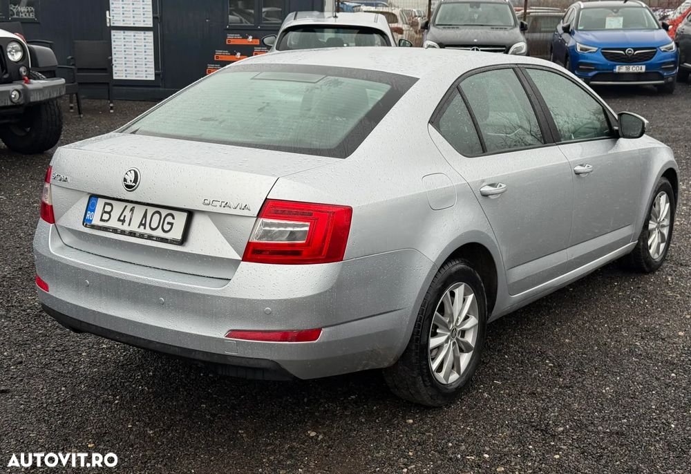 Skoda Octavia 1.6 TDI DSG Ambition - 4