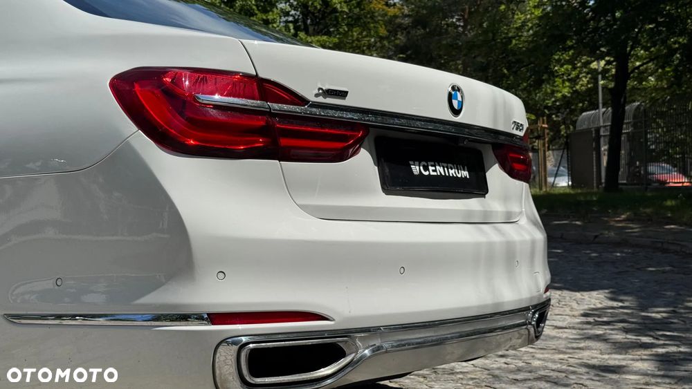 BMW Seria 7 750Li xDrive - 10