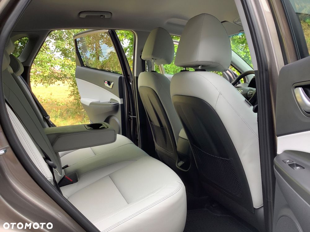 Hyundai Kona 64kWh Executive - 22