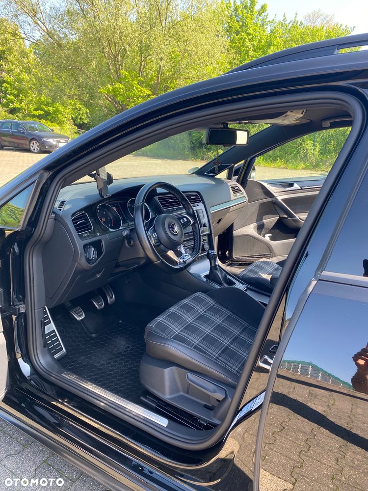 Volkswagen Golf - 5