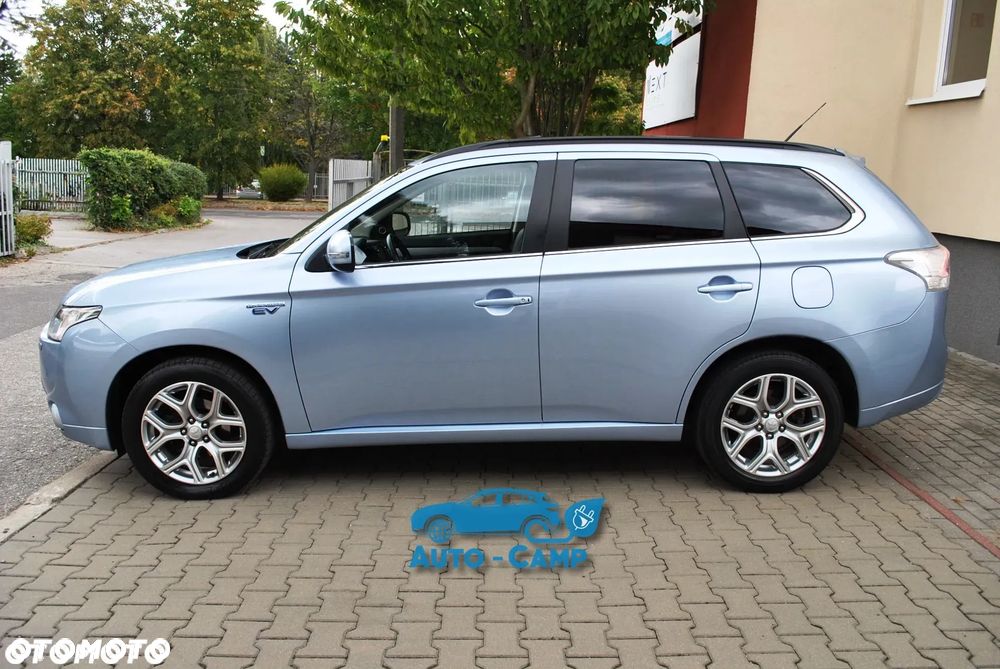 Mitsubishi Outlander Instyle NAVI + - 33