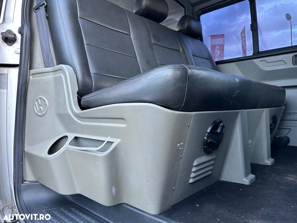 Volkswagen Caravelle - 10