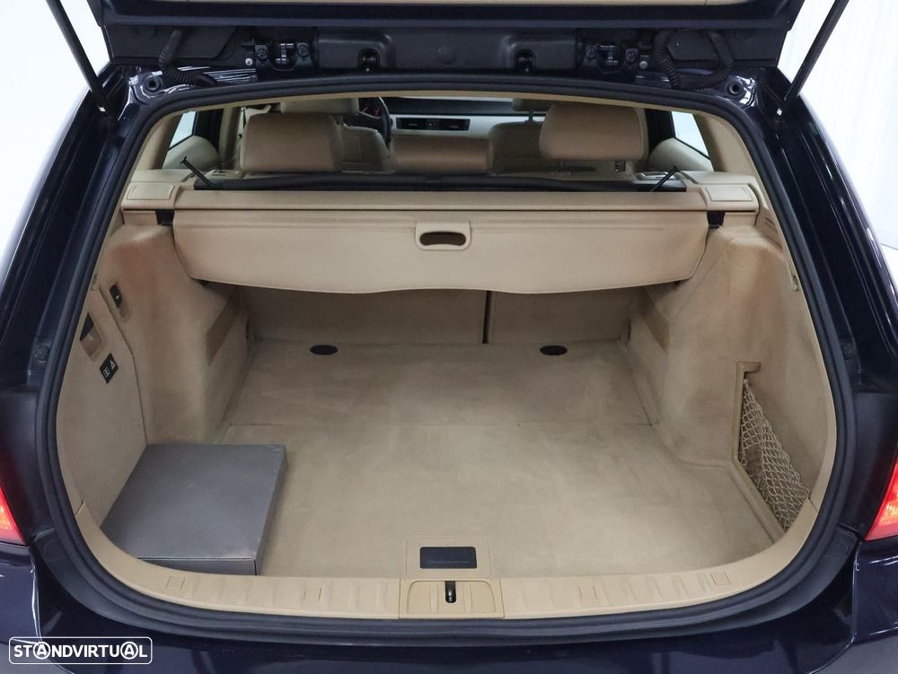 BMW 318 2009 photo 5