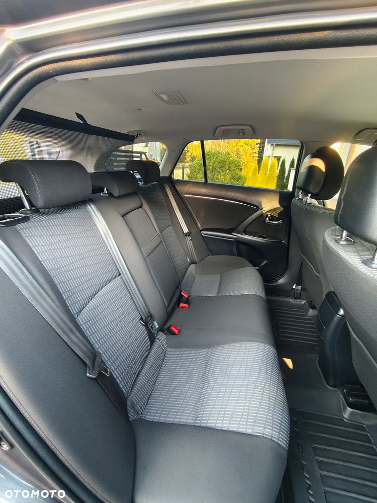 Toyota Avensis 1.8 Sol EU5 - 8
